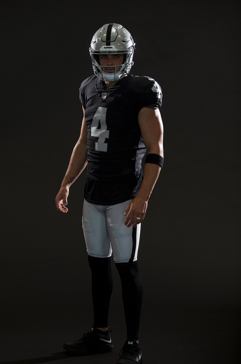 derekcarrqb's tweet photo. Silver and Black 💀💀💀💀 ... and the all black PG’s. Bulldog born...almost that time!! https://t.co/BhkT3EEvai