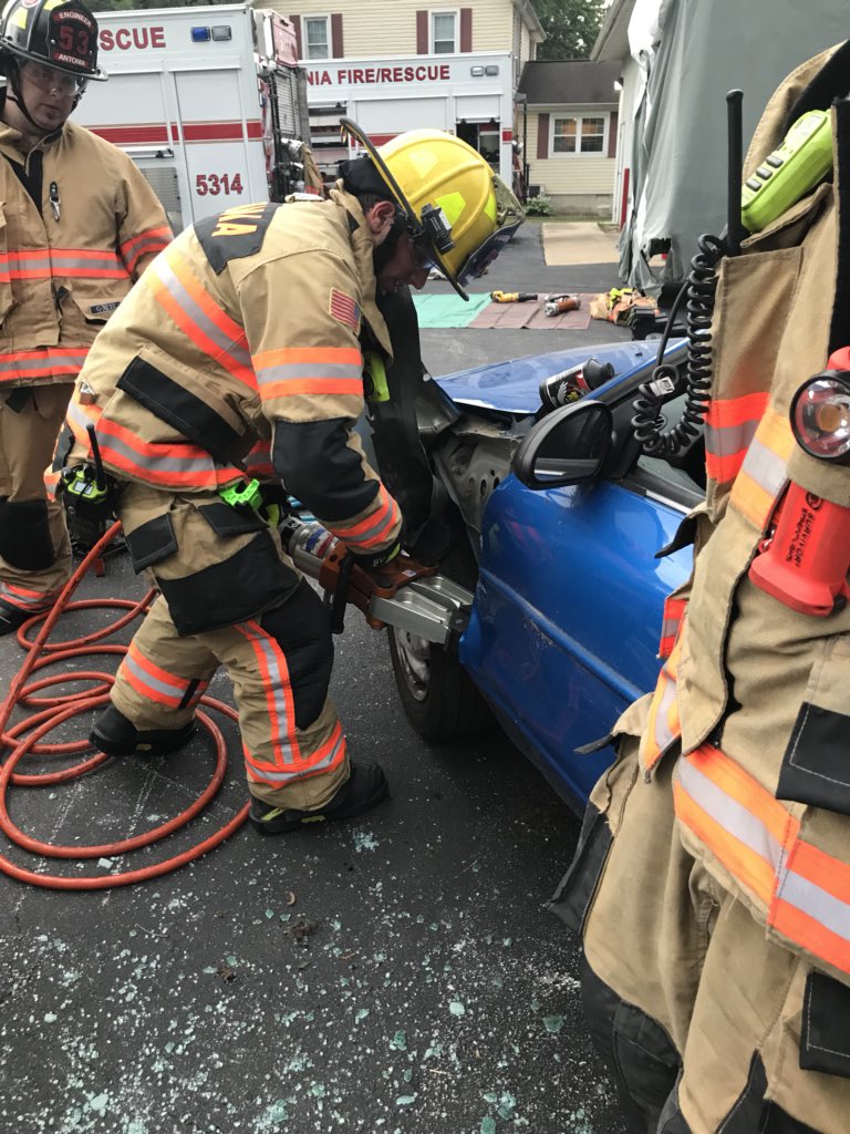 antoniafire's tweet image. Antonia Fire crews doing a little vehicle extrication before the storm rolled through the area.