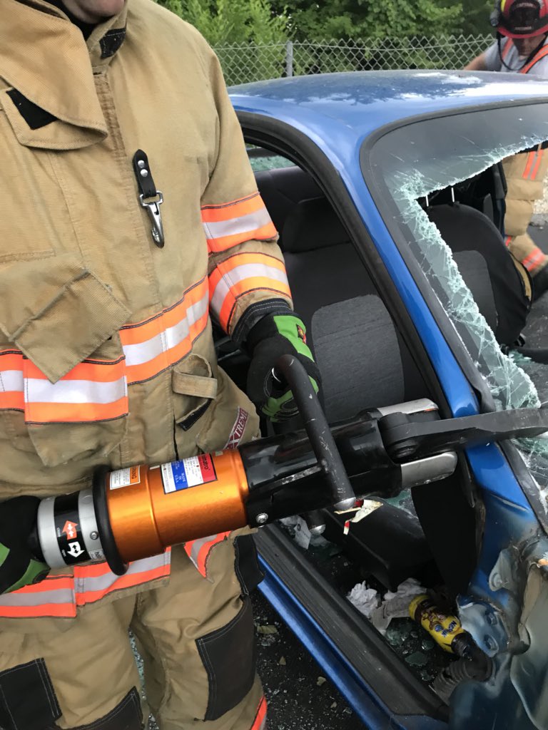 antoniafire's tweet image. Antonia Fire crews doing a little vehicle extrication before the storm rolled through the area.