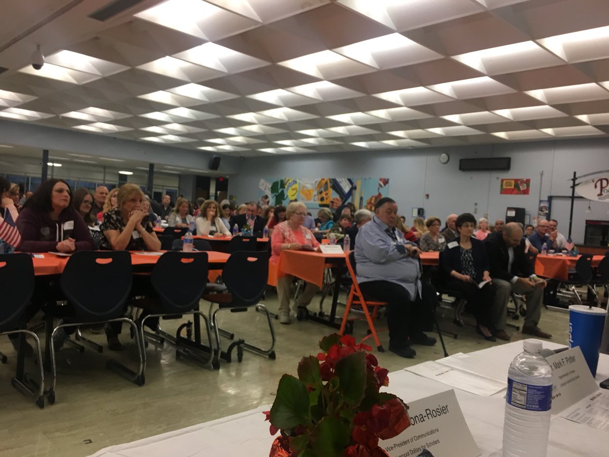 MrLawrence_LCSD's tweet photo. Congratulations to all of our Dollars for Scholars scholarship recipients. Thank you to @LpoolDFS for supporting our students! https://t.co/jXElwD8M5H