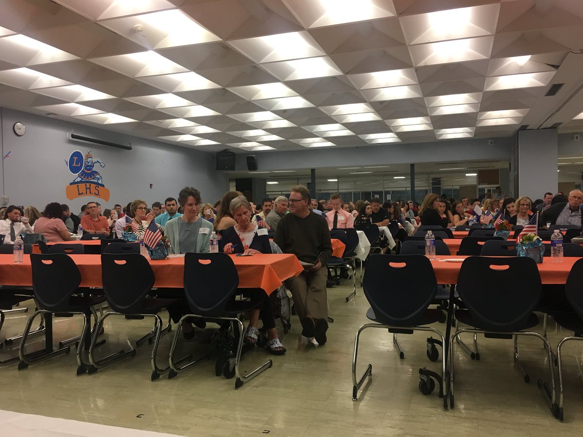 MrLawrence_LCSD's tweet photo. Congratulations to all of our Dollars for Scholars scholarship recipients. Thank you to @LpoolDFS for supporting our students! https://t.co/jXElwD8M5H