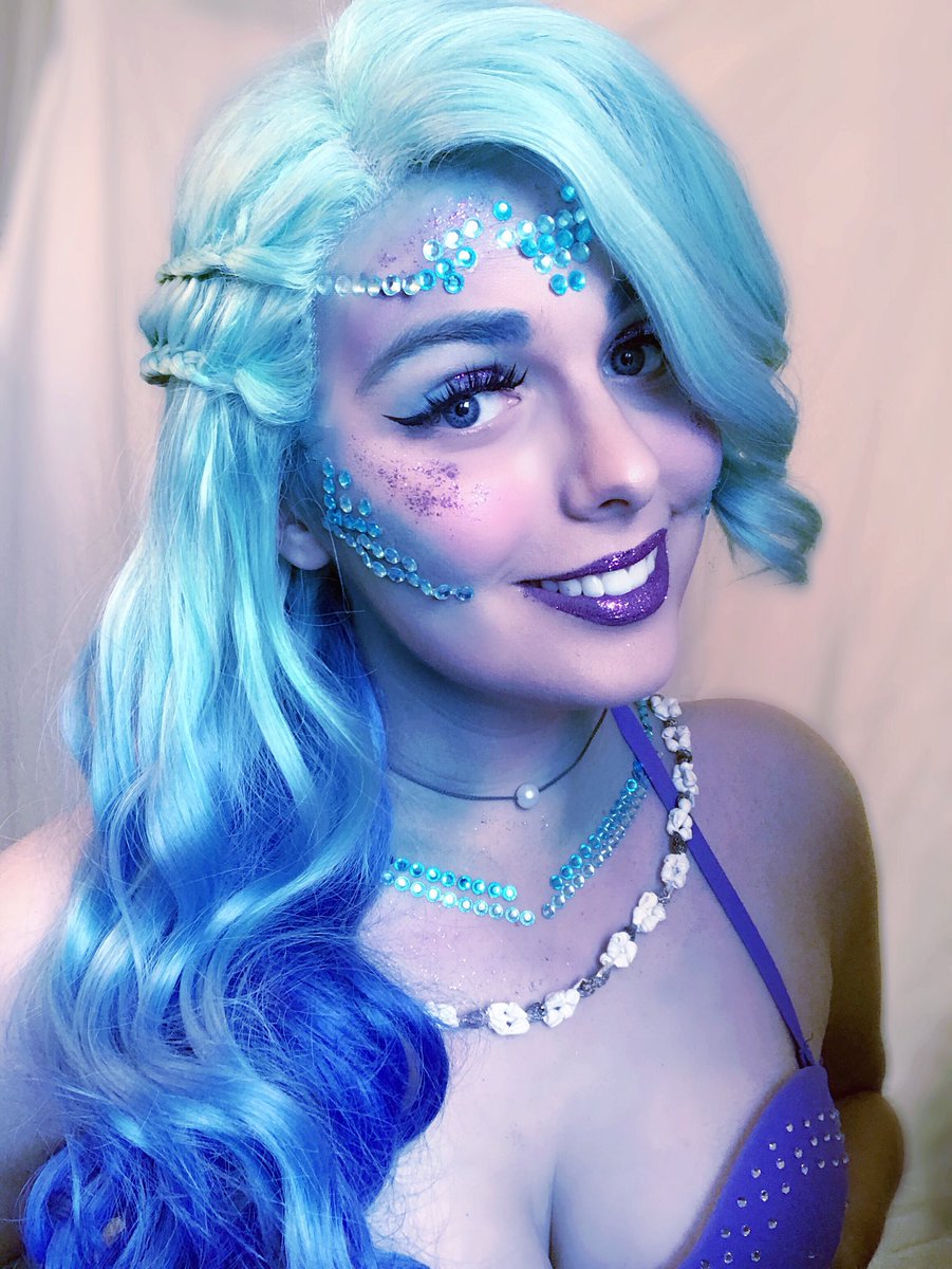 The ocean is everything I want to be - beautiful, mysterious, wild, and free! 🌊🐬🧜‍♀️
I put together a mermaid-inspired look to go with the beautiful @ArdaWigs wig that I won on their giveaway!
#mermaidmakeup #mermaidhair #mermaidcosplay #ardawigs