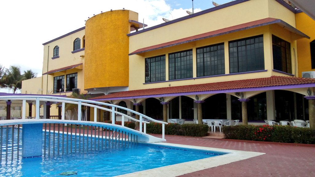 NexosTuristicos's tweet photo. 🏨 Con poco +D3600 habitaciones y 75 #hoteles, Raymundo Hidalgo, Presidente de la Asociación de Hoteles y Moteles de #Tuxpan y #HuastecaVeracruzana @HotelesTuxpan, destacó que la #OfertaHotelera está creciendo y se continúa diversificando @CONEXSTUR @VeracruzTurismo @Visitatuxpan https://t.co/iArW4x1Fr6