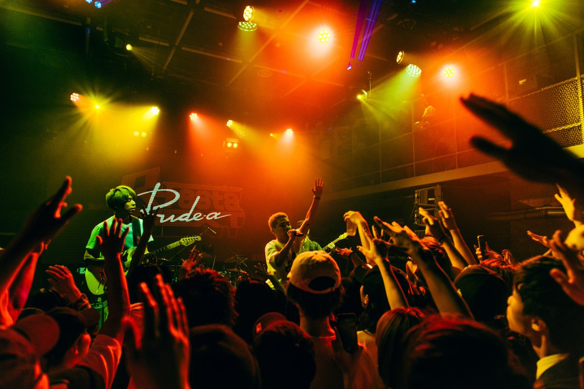 R_FestaOfficial's tweet photo. 先日の『R-Festa Next vol.4』の様子が、本日6月15日から2週にわたってテレビ東京系「流派-R since 2001」（26：35～27：05）でオンエア！ 今週はglitsmotel(唾奇×HANG)、MuKuRo、変態紳士クラブ、JABBA DA FOOTBALL CLUB、MGF、Rude-α、MACK JACK、シシノオドシ、Nicetime Workerz、YUNGYUが登場！ https://t.co/Hves5tn3EV