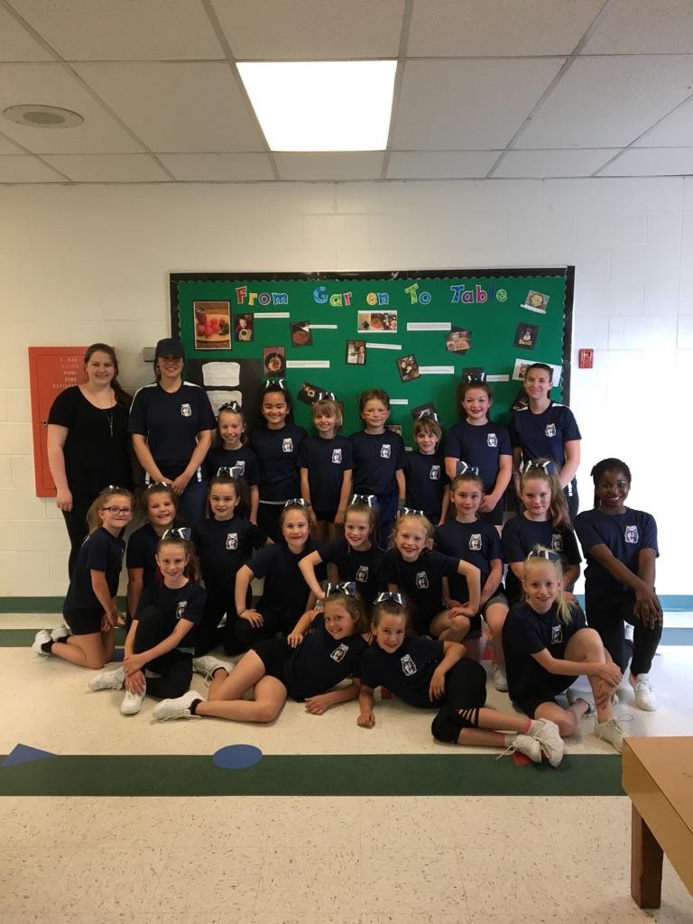 What a great season these beautiful cheerleaders had! It they worked so hard this year for a 2:30 minute routine and they rocked the floor! I cannot wait to see what this group does next year! #elemcheer #proudcheercoach #albertacheer #ENDhuskies @2Chyzyk <a href="/ENDHuskies/">École Notre Dame</a>