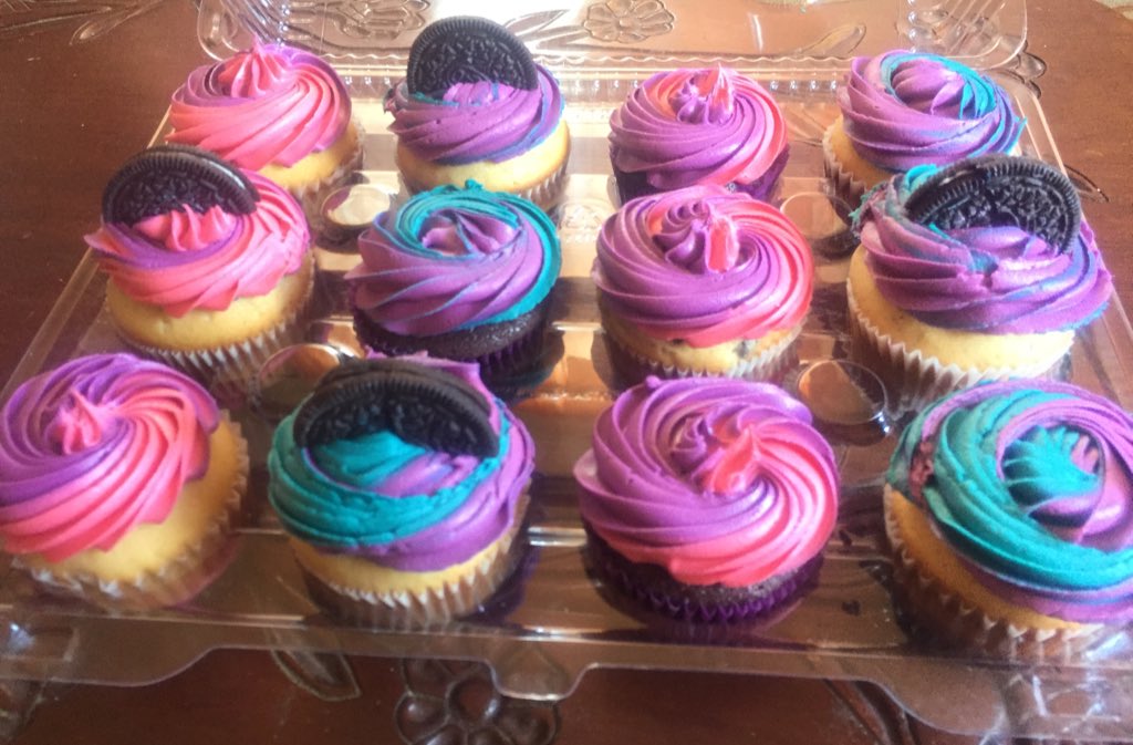 kkscreations246's tweet photo. Throwback to these colored cookies and cream cuppies 😍😍
This is always a favorite of our customers 
#cupcakes #Barbados246 #barbados #barbadoshour #cookiesandcream #buttercream #westindies #caribbean #local246 #barbadostoday #follow #kaekayescreations https://t.co/ImZT2kgJQv