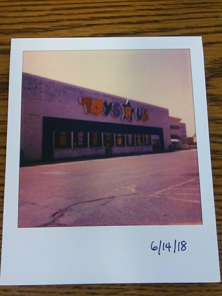 ScouserPants87's tweet photo. Hey @thisisdanbell, I'm still breaking in my #PolaroidOneStep2  What do you think???  #ToysRUs https://t.co/aReLCIsmIF