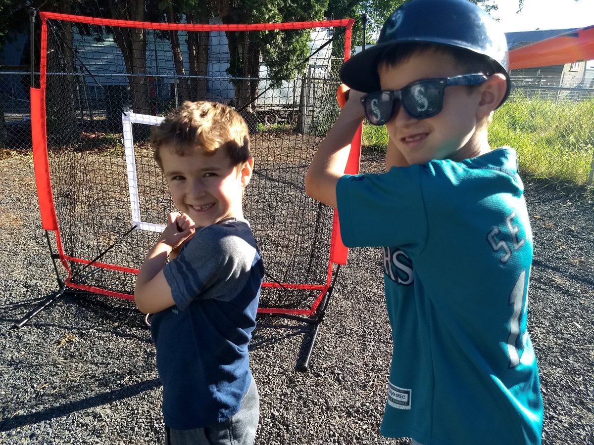 HensonHeidi's tweet photo. Rootin' on our @Mariners from Lewiston, ID! #WhereIRoot #GoMariners #TrueToTheBlue #fansforlife #sweepBoston https://t.co/RzrEI0oUKk