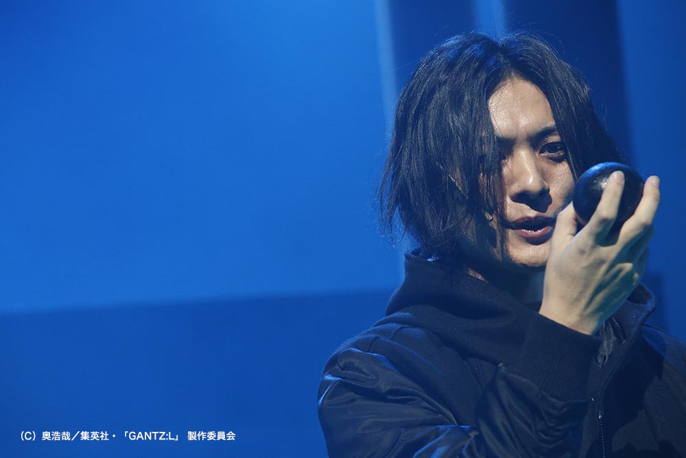 stage_gantz_l's tweet photo. 本日、6月15日はGANTZの存在を知る男・和泉紫音を演じた #久保田悠来 さんのお誕生日です✨おめでとうございます‼️

久保田さんのアクションが堪能できる舞台「＃GANTZ_L」―ACT＆ACTION STAGE―のBlu-ray・DVDお楽しみに！ https://t.co/KUhA1MyjKM