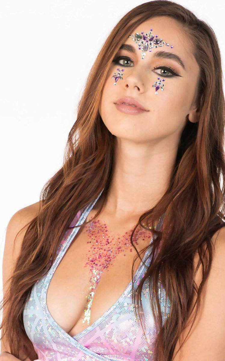SoJournerBags's tweet photo. Who loves all things sparkly? (WE DO!) Add #glitter and #sparkle to your festival #OOTD with our latest Face Jewels and Gems!
.
.
.
.
#festivalmakeup #bonaroo2018 #paradiso2018 #paradiso #trendsetter #edc #edmlife #edm #edmlove #ravelife #ravegirls #festivalwear #festivalready https://t.co/7wPFFzAb4J