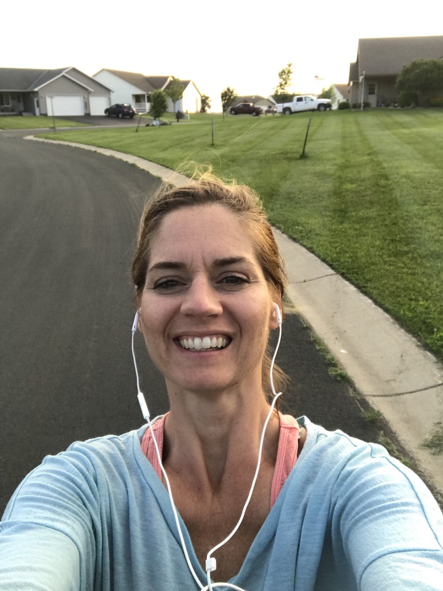 AmandaSFeterl's tweet image. Hit the pavement tonight! #btcoach #homework @MalachiPancoast