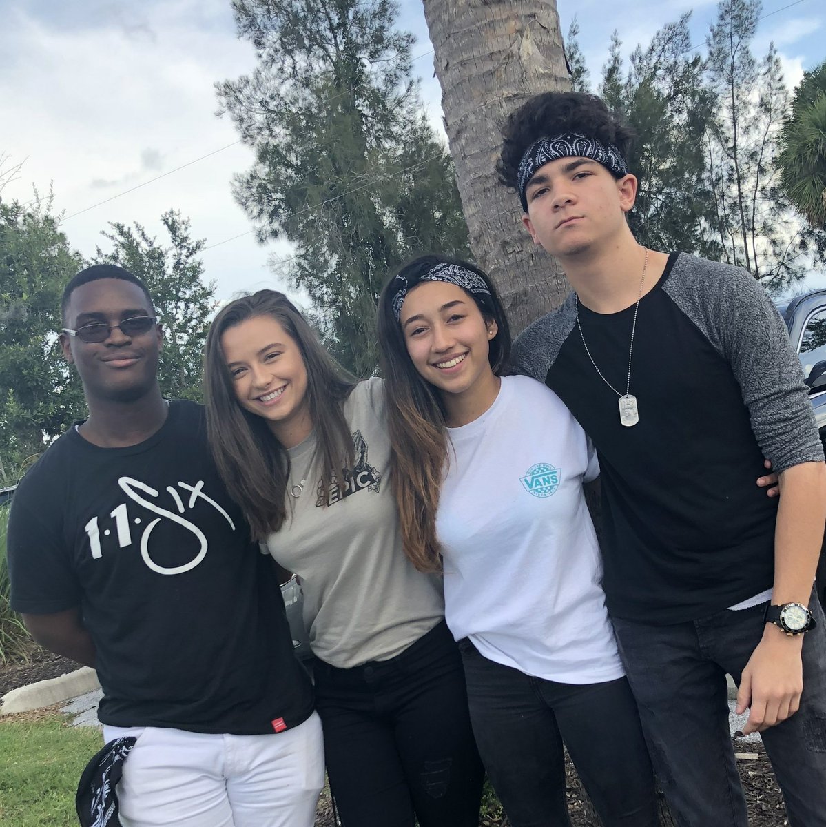 stonemonkeysoff's tweet photo. 4/5 stone monkeys at #12conference loving on Jesus this past week 💙 https://t.co/krAq6QKYk7