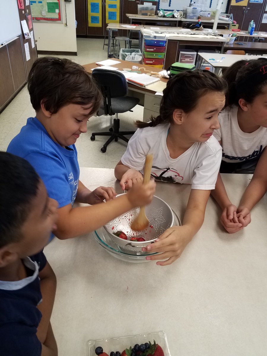 Mr_d_Hampden's tweet image. Last day of @CV_Eagle_Fndn Using Your Senses to Experience History camp. Our Civil War learning included: cooking Idiot&apos;s Delight, create/using berry ink, &quot;excellent posture,&quot;  &amp;amp; play games the soldiers  played during their &quot;down time.&quot; #CVproud #HistoryIsFun #InteractiveHistory