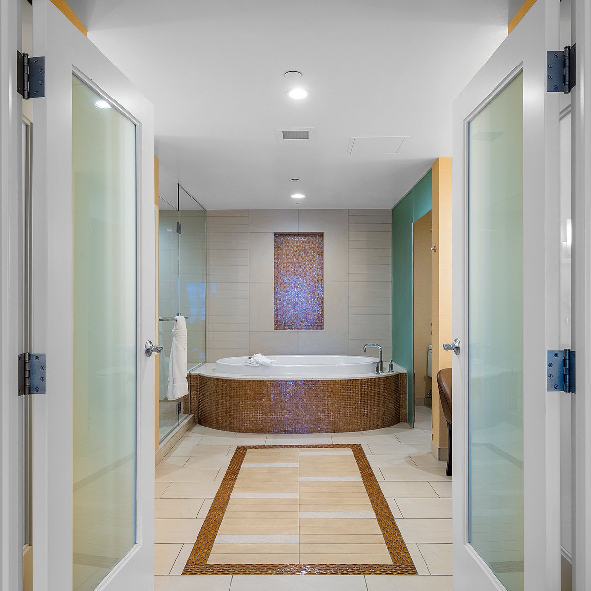 AguaCalienteRM's tweet photo. We offer spacious spa-style baths in each of our 350 luxuriously-appointed rooms. https://t.co/gSTjdPV8np #AguaCaliente #InternationalBathDay #spatub #spa #bath #luxury #hotel https://t.co/pTKUK1xBlD