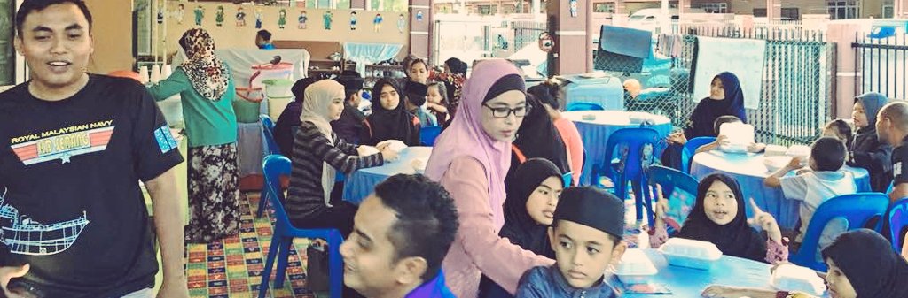 KD SERANG (@kdserang3502) on Twitter photo Majlis Berbuka Puasa serta sumbangan Aidilfitri warga <a href="/KDSERANG3502/">KD SERANG</a> bersama Rumah Amal Kasih
<a href="/syedzahirputra/">VAdm Syed Zahiruddin</a>
<a href="/tldm_rasmi/">Royal Malaysian Navy</a>
#NavyCare
#NavyPrihatin
#tldm Majlis Berbuka Puasa serta sumbangan Aidilfitri warga <a href="/KDSERANG3502/">KD SERANG</a> bersama Rumah Amal Kasih
<a href="/syedzahirputra/">VAdm Syed Zahiruddin</a>
<a href="/tldm_rasmi/">Royal Malaysian Navy</a>
#NavyCare
#NavyPrihatin
#tldm