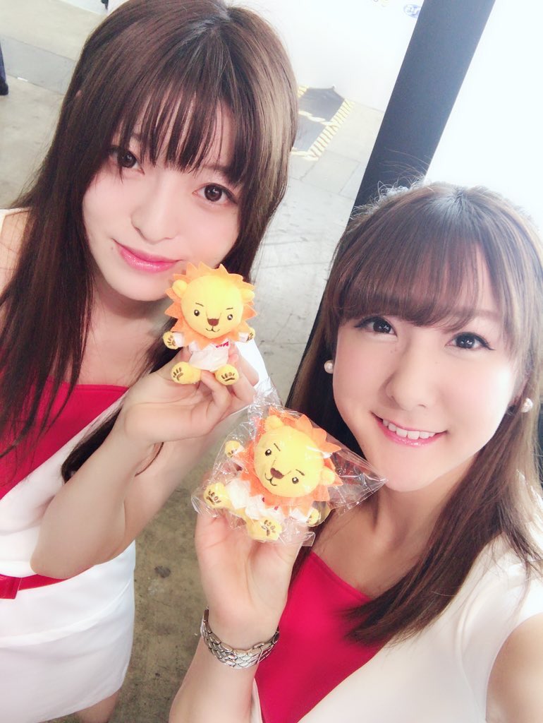 oshiochan_0707's tweet photo. インターロップでは、日東工業さんにお世話におります!!

もえさんとご一緒にお仕事初めてですが、とっても優しくて嬉しい°ʚ(*´꒳`*)ɞ°.

バーコードと引き換えでフリスクをお渡ししてるので、ぜひお立ち寄り下さい🐱⚾️

#インターロップ 
#interop2018 https://t.co/Cb0BqZBFjl