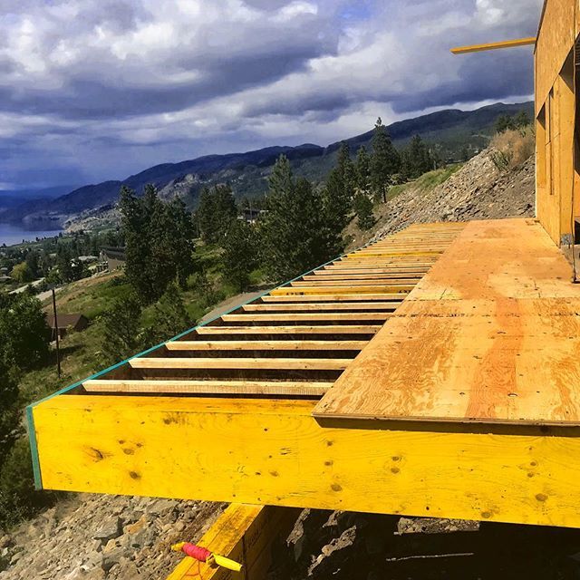 BarnettHomes's tweet image. All I can say is it’s about the view. #qualitybuilt #qualityhomes #okanaganlifestyle #vancouver #calgary #custombuild #customhomes ift.tt/2yccxdY