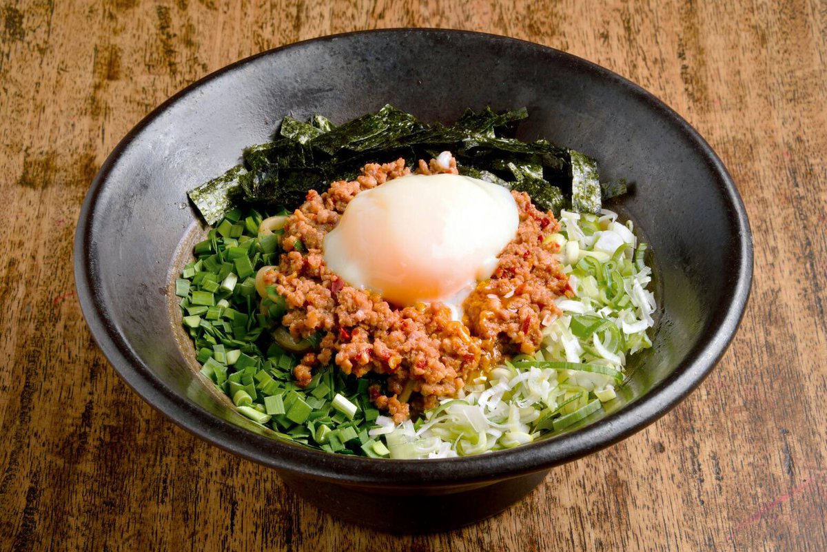 iwamotoya_komat's tweet photo. 本日より
期間限定麺、販売！！
《辛旨まぜそば》
《カレーまぜそば》
その名��通りまぜそばなのでスープはないですが辛みと旨さが麺に絡む逸品です！
ぜひ食べてみてください♪ https://t.co/MdNrIVkGzd