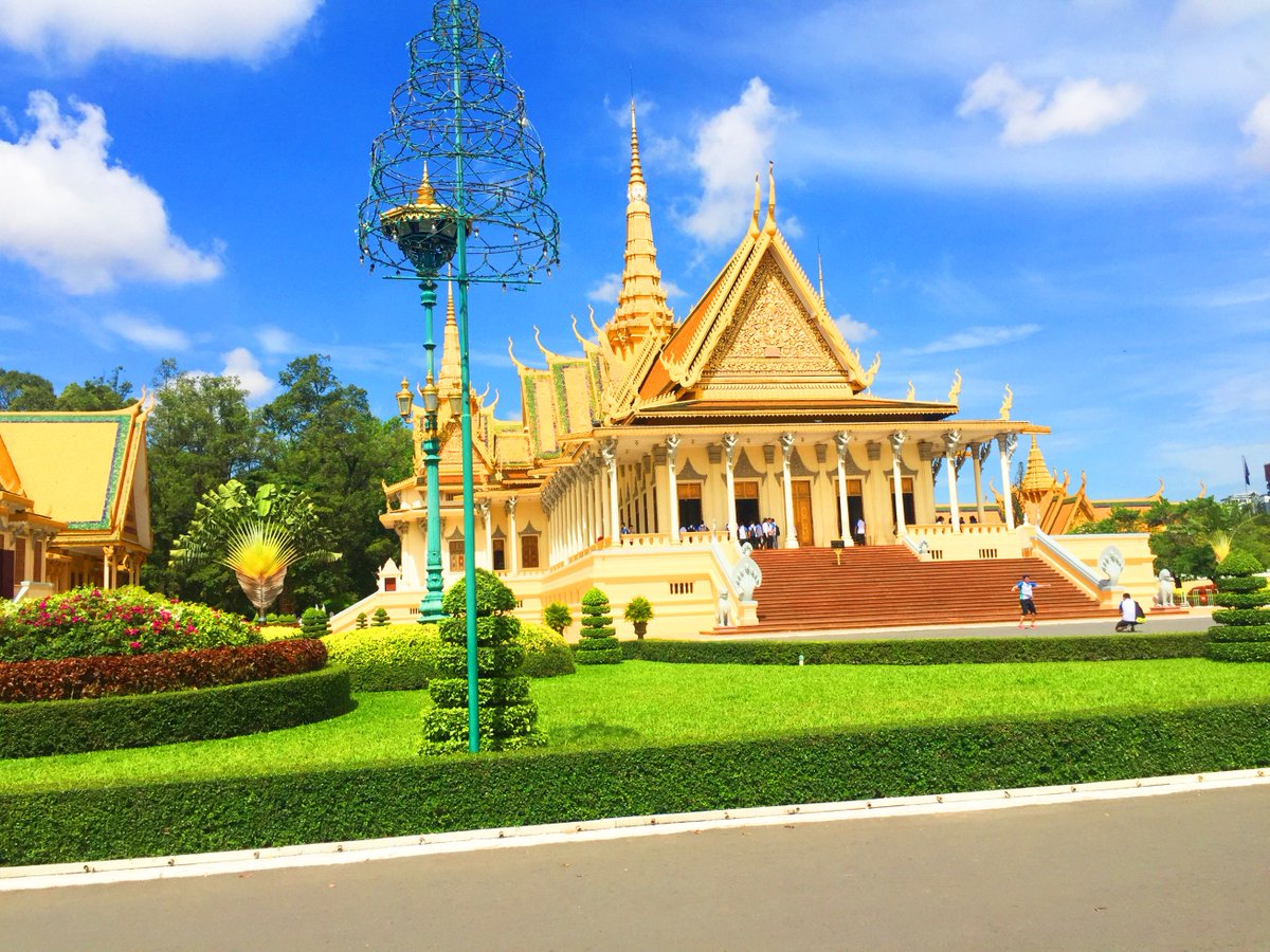 LinnaTC's tweet image. stunning places of Royal Palace in Phnom Penh city. #Cambodia
