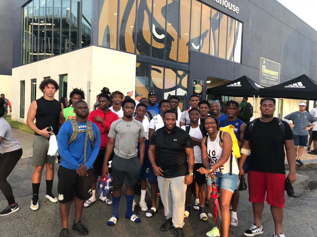 _KDFletcher's tweet photo. #ButchDavisCamp #FIU #BLM #NoDaysOff #ADKD S/O to @oneewayTank for being Gatorade Camp Player today! #MVP @GladesCentralFB @GCHSRaiders #ExposureALL2018 https://t.co/VuUuazxUCS