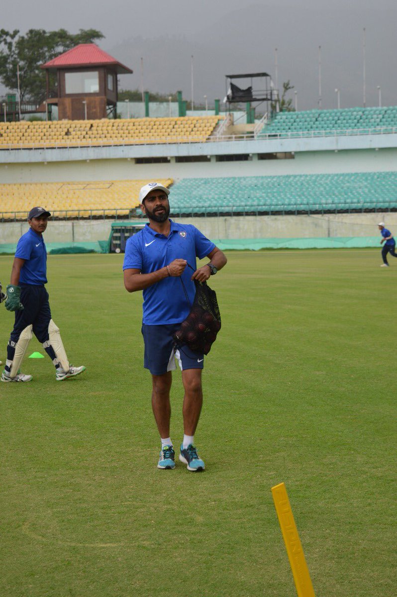 ajratra's tweet photo. During fielding session #ajayratra #coach #indiau16 #nationalcricketacademy #fieldingsession https://t.co/aPyjXs67fi