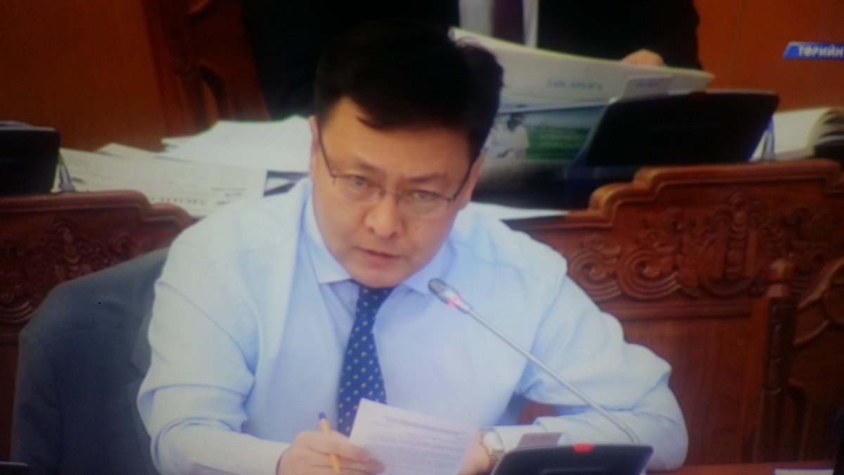 Ж.Батзандан:Банк нэртэй мафийн тогтолцоог дэмжиж болохгүй.Энэ мафи чинь хуулийнхныг худалдаад авчихсан.Төрийн мөнгийг,ард түмнийг шулж хүүлж банкууд.тогтож бна.Жамаараа дампуурах ёстой.