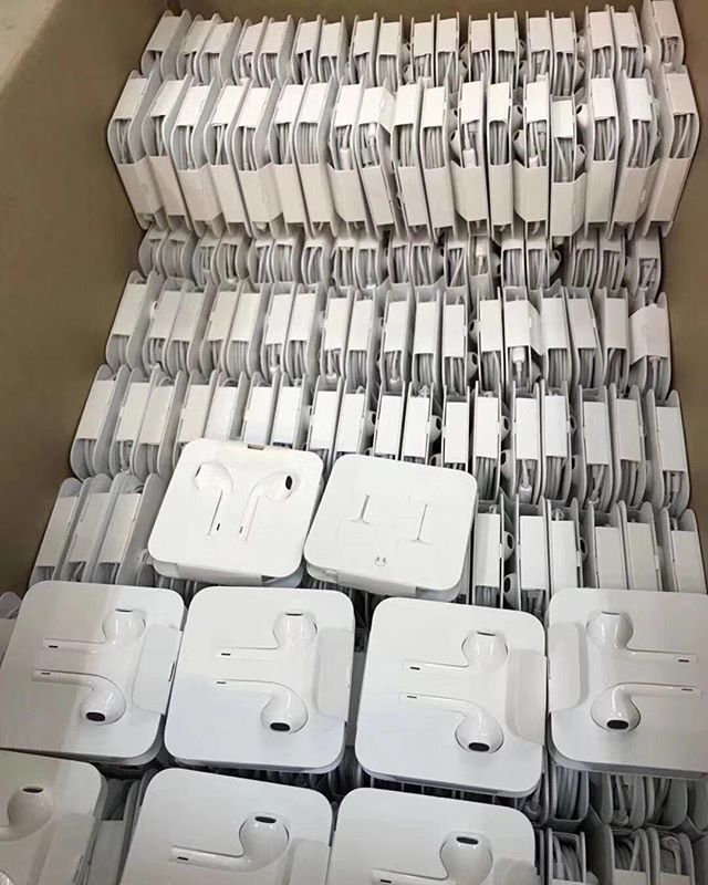 phonecasecable's tweet photo. High quality original lighting In-Ear stereo earphone for iPhone 7 8plus X. #earphone
.
.
.
.
.
.
.
.
#earphones #iphone8 #highquality #goodquality #iphone8plus #lightningcable #lightningconnector #headset #headphone #earphonemurah #mobileearphone #stere… https://t.co/OZNlKnPz3z https://t.co/Abmo631NRt