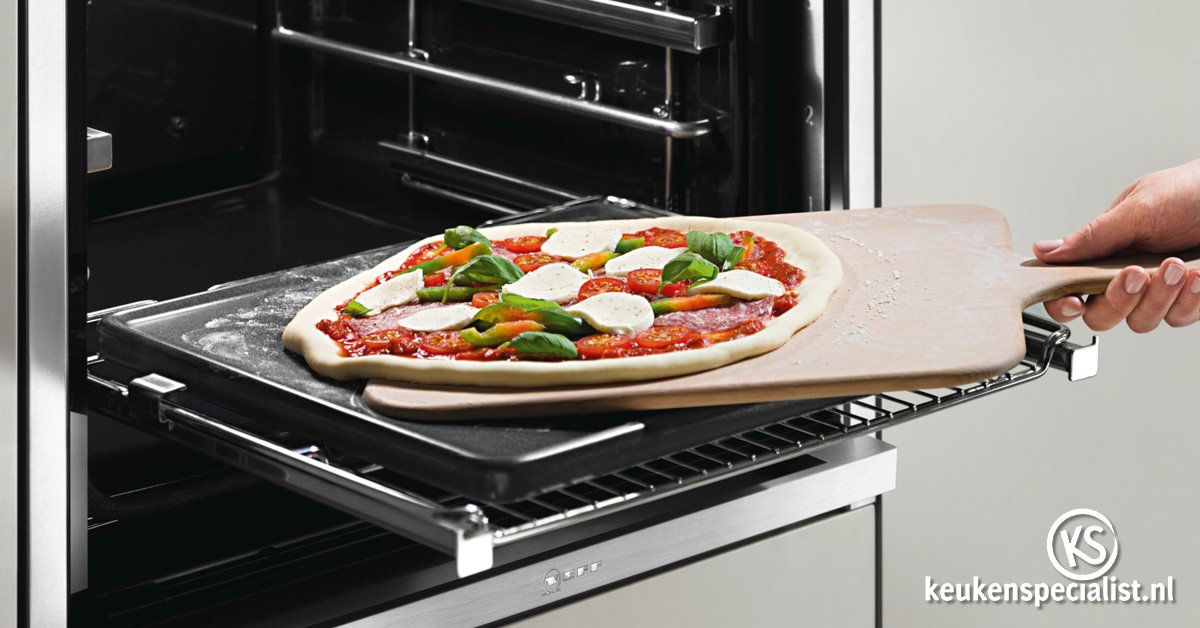 Een pizza- of broodbaksteen maakt van jouw gewone #oven een #steenoven. Hierdoor ben je verzekerd van een knapperige #bodem. De @Neffcheff Broodbak-Pizzasteen krijg je nu met 50% #korting wanneer je bij Keukenspecialist 4 NEFF accessoires koopt. 
bit.ly/2sje7pc