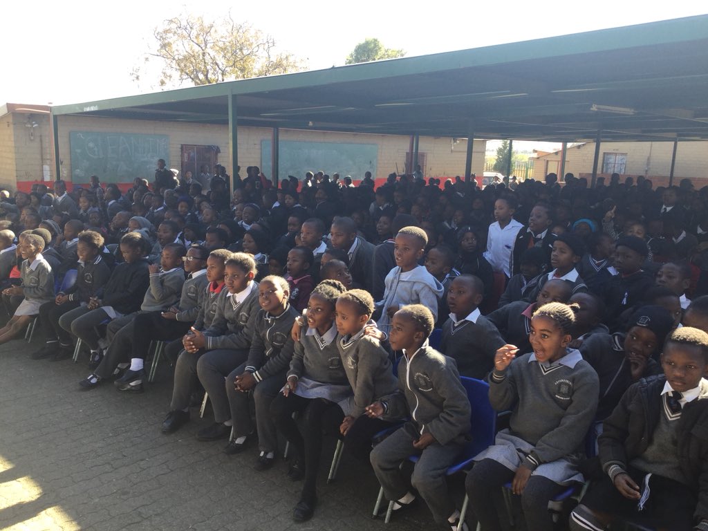 LindiweMatlali's tweet photo. Excited to be back at #ABXuma Primary School in #Soweto representing @africateengeeks to handover a computer lab in partnership with @SAfmRadio and @SABCFoundation #Inspirekidstocode #coding #Raisingaspirations #Gamedev #GirlGeekCampaign #YouthMonth18 https://t.co/FY3zzzDxpZ