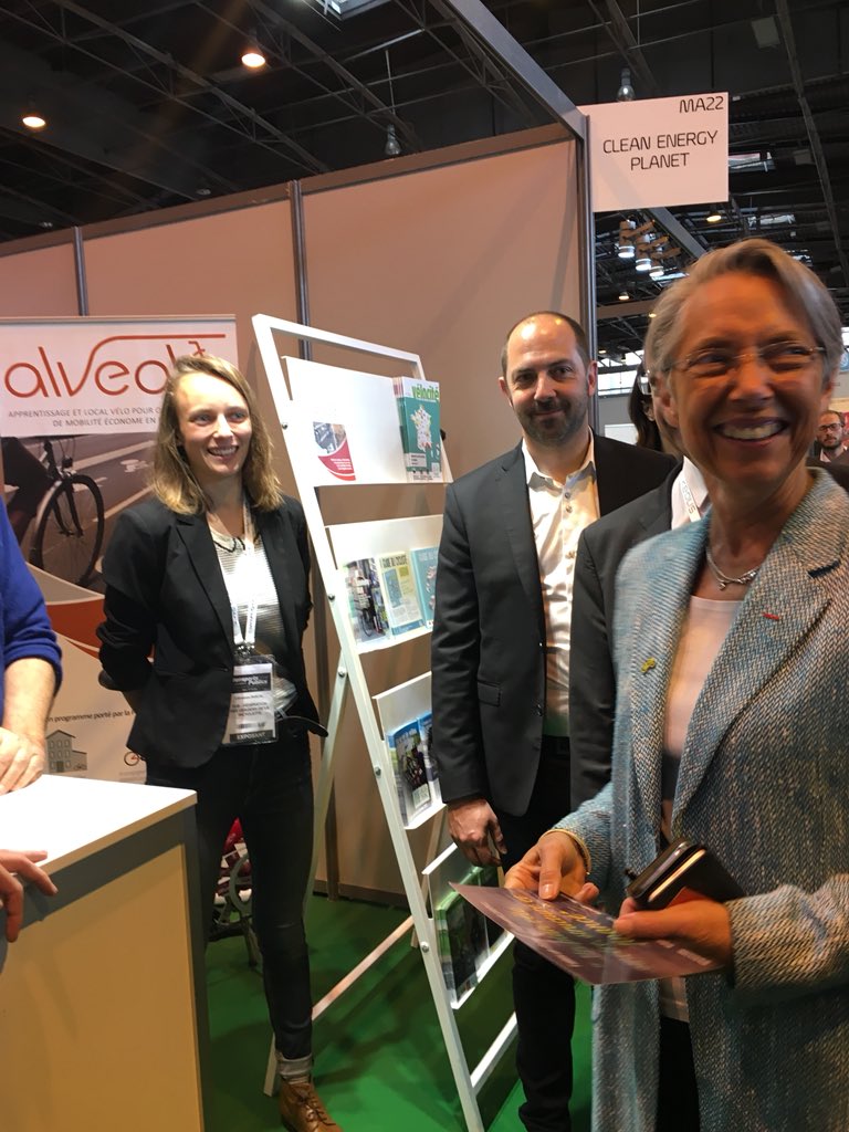 ReseauVM's tweet photo. #TP2018 le Salon européen de la mobilité/l’Espace mobilités actives c’est fini #MERCI à nos partenaires exposants, visiteurs, lauréats&amp;jury des #TDV2018 intervenants des tables-rondes, organisateurs @Transp_Publics à Mme la Ministre &amp; à nos 72 nouveau followers depuis mardi ! 🚲 https://t.co/zRGuAx8XAc