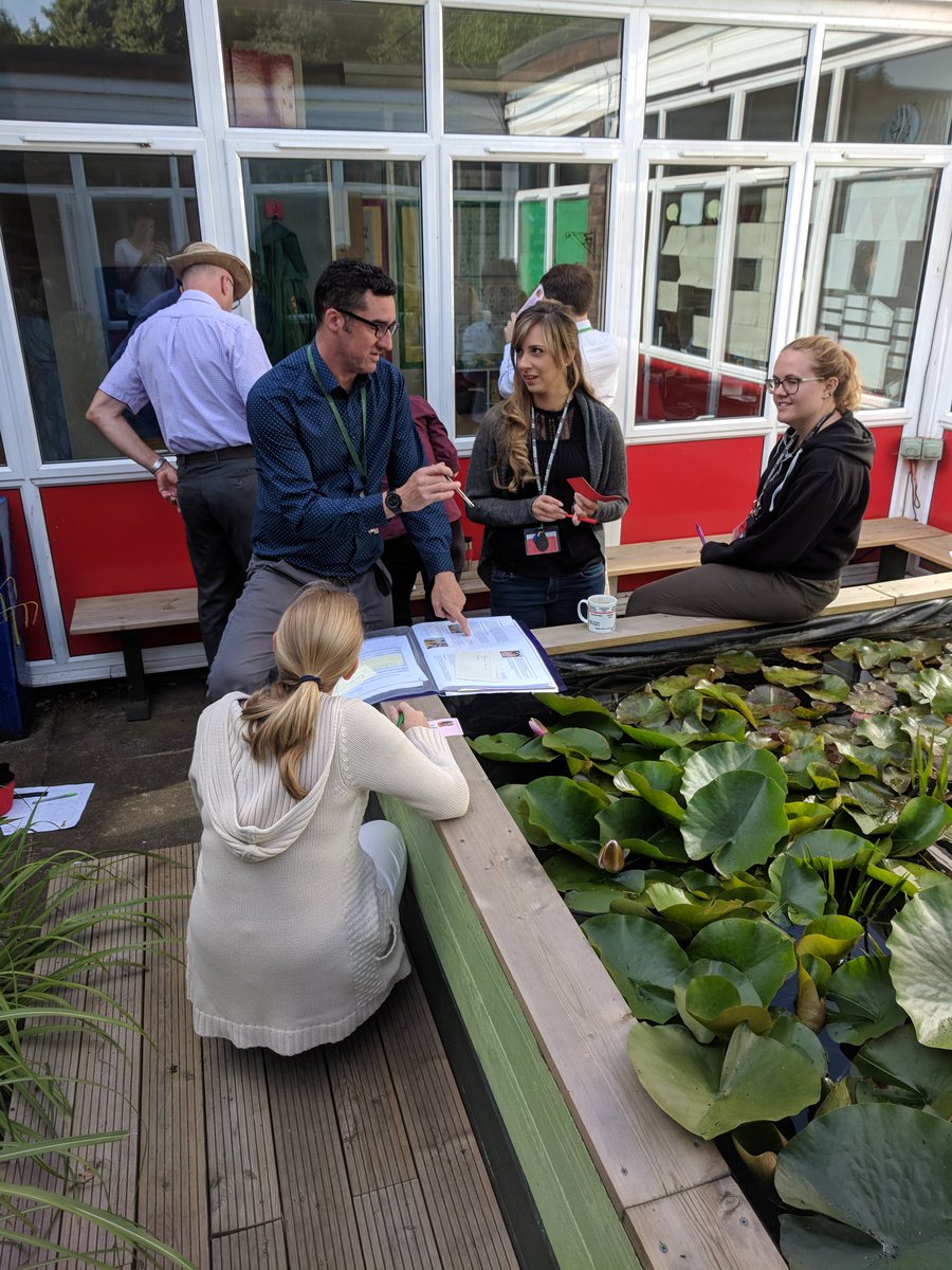 MrsTrickett's tweet photo. #HertsCam #TLDW @HertsCam our 4 TLDW participants are sharing updates with colleagues in the @MapleCrossJMI  #reflectionsection https://t.co/STErF2mW8G