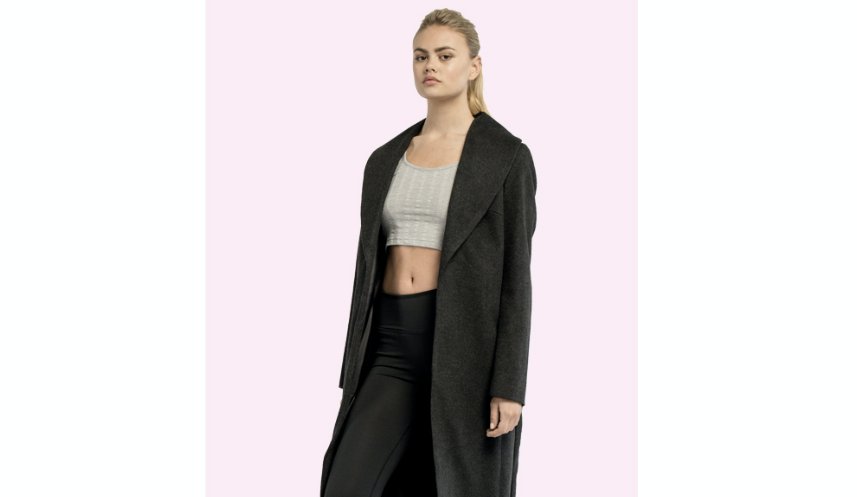 Boost your circulation and treat your muscles to a pre-yoga relaxation with the far infrared heating technology in our luxurious smart coats 🧘 Shop the look at > emelandaris.com/shop #wearabletech