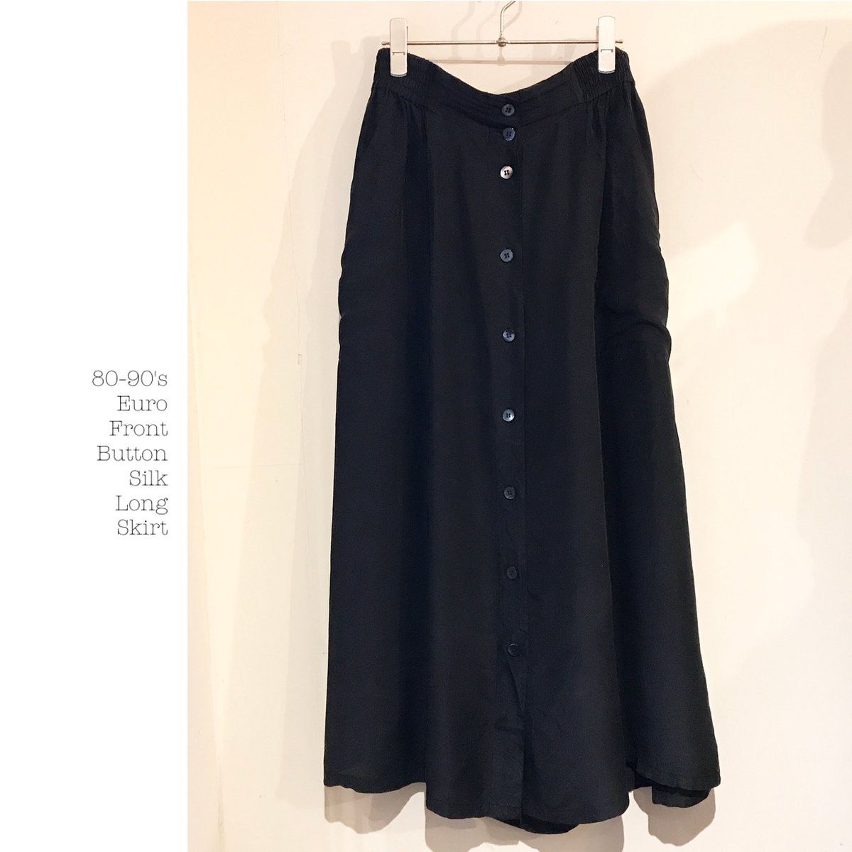 taffee_shop's tweet photo. #80s #90s
#silk #frontbutton
#longskirt 入荷☆
シルクのサラッとした素材感が
嬉しいロングスカート♫
フロントボタンが可愛い
アクセント◎
#Taffee #宮崎 #古着 #シルク #シルクスカート #ロングスカート #フロントボタン #古着女子 #古着mix https://t.co/wkUeRbOVHK
