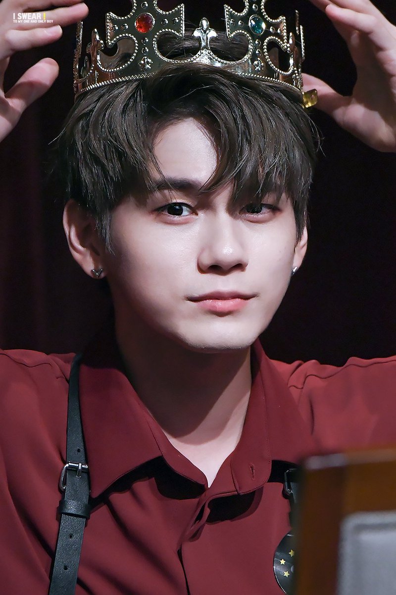 Iswear_Osw's tweet photo. 180610 상암 팬싸
귀여움을 끝이 없다 
#옹성우 #워너원 #OngSeongwu https://t.co/FWKVWxGyMT