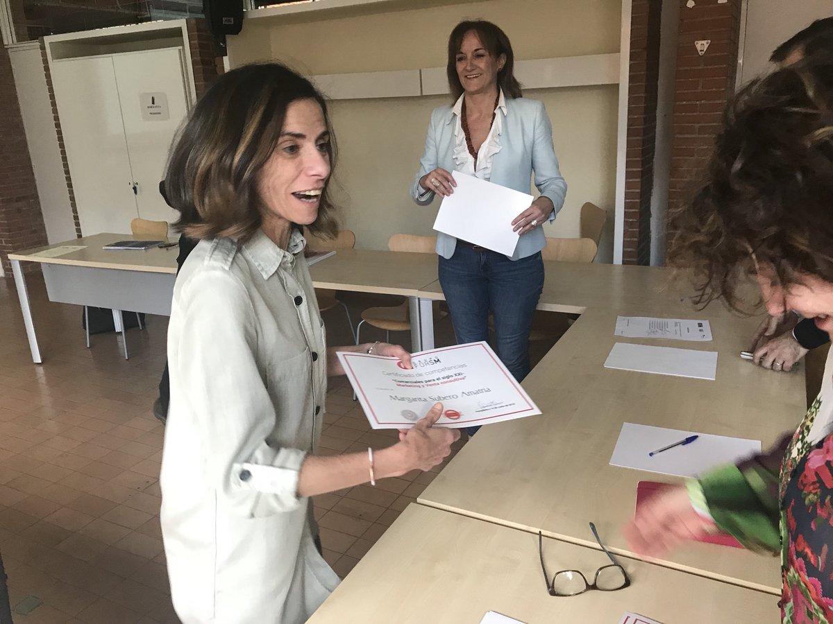ForSM1's tweet photo. #Certificados y #Diplomas 190 hrs. 10 semanas seguidas, 5 horas diarias, tardes de 15:30 a 20:30 ¡Son inmensos!
#Comercialdigital18 #Iturrondo @empleo_na https://t.co/BRDepZUq3l
