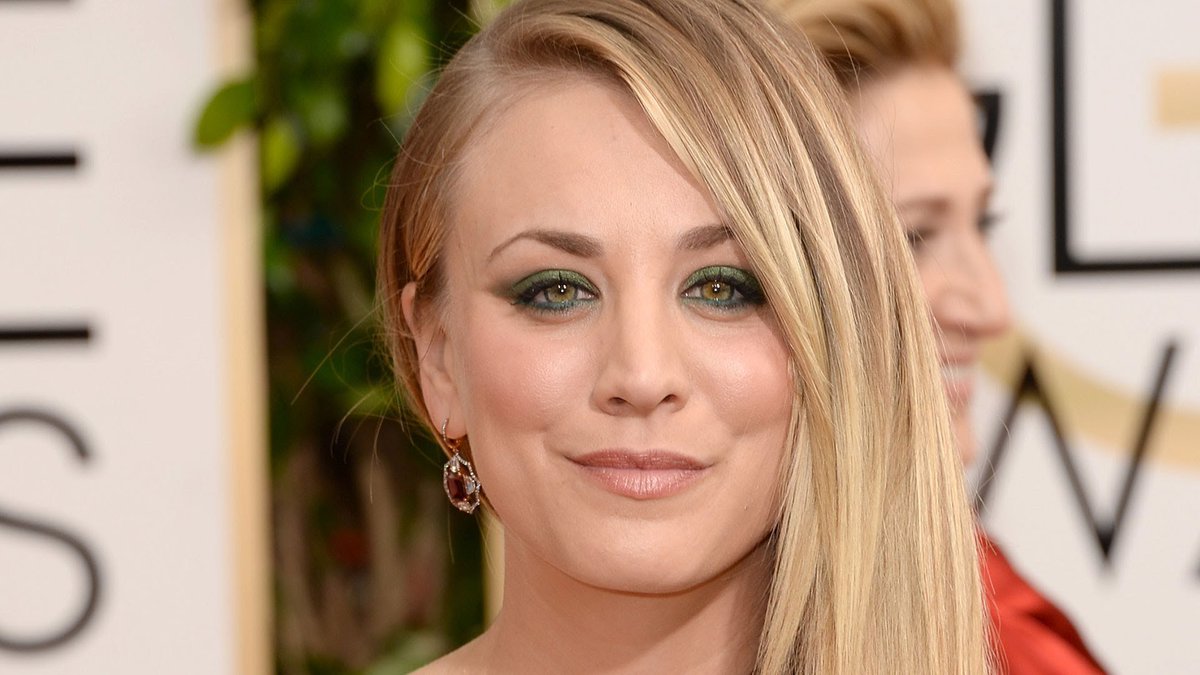 herowallpaper's tweet photo. kaley cuoco short hair 2014 Wallpaper https://t.co/UEgIVo0krn #Hd #Walpapers #RyanSweeting #Kaley #Cuoco #Hair https://t.co/HX5cVkT2Ad