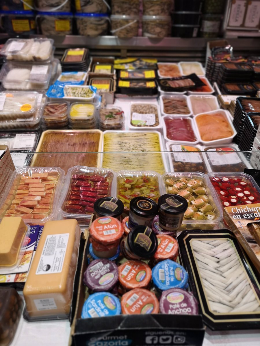 AEMPM_'s tweet photo. Toda una oferta de productos #ahumados, #semiconservas y #conservas en #MercadoPescados en @mercamadrid_hoy. Cenas frías en noches de calor: #salmón, #anchoas, #sardinas, #arenques, #bacalao,... Lo cuenta Marcos de #AhumadosFernándezMolina. #FelizFinde https://t.co/Mz0IwZZzY2