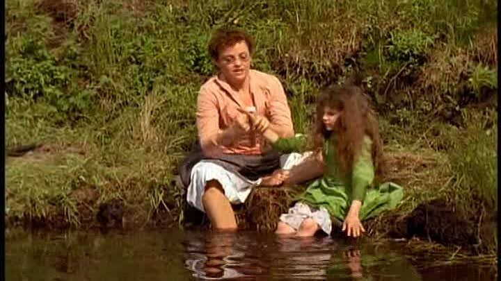 The Miracle Worker (2000)- Helen Keller's story- gUYS i so love this movie  im always amazed at how Anne Sullivan worked so hard to teach Helen  giving up was not in her vocabulary and i aDMIRE HER FOR THAT- the girl who played Helen was soooo good- W A T C H