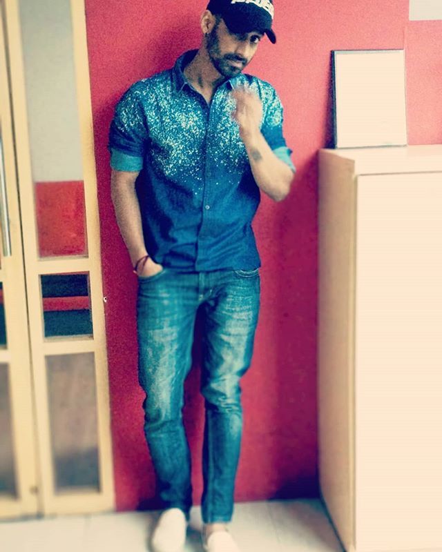 RJGamesbond's tweet photo. Ready illada time Alli click aada picπ
π #look #candid #me #thisishowilook #rj #kannadiga #bengaluru #tunein #at #9pm https://t.co/cGJyJ9GB94 https://t.co/DY5jFYCFdt