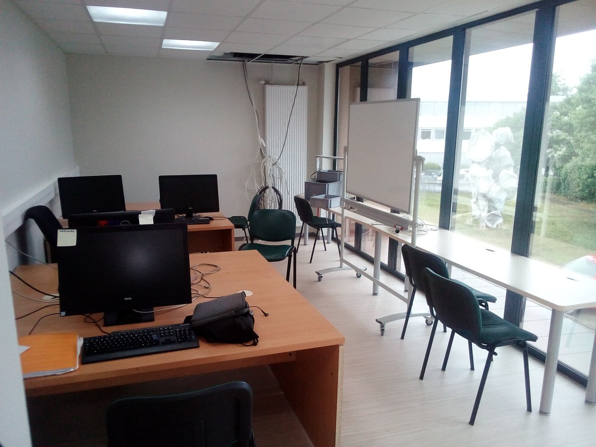 TC_formation's tweet photo. En ce dernier jour d'immersion au @FabLab_IUTBx nous nous présentons quelques photos du bâtiment ou nous avons passer cette semaine  

#Robots #Robotique #FabLab #MedNum #cohabit #fraiseuseNumérique #Impression3D #FraiseuseNum #DecoupeLaser #Ateliers https://t.co/R3839kYqNW