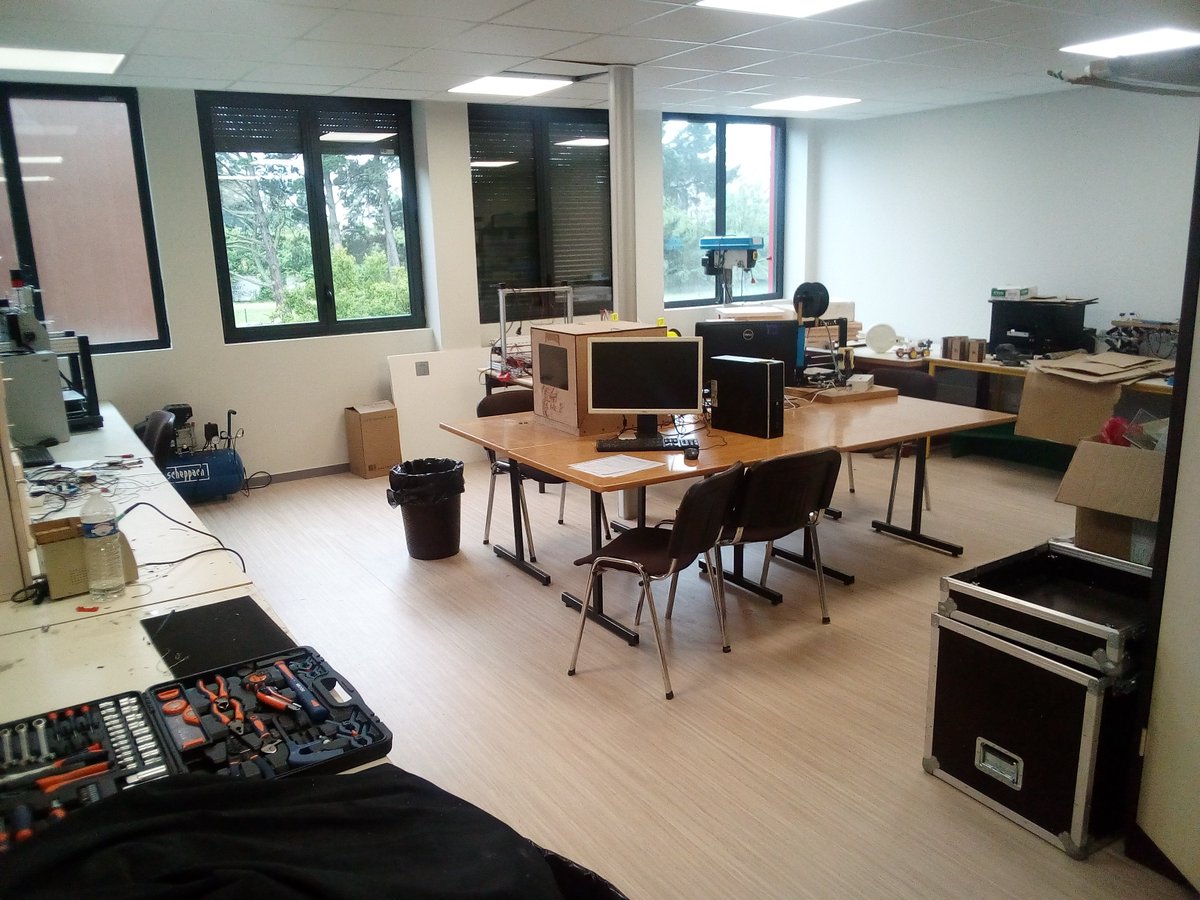 TC_formation's tweet photo. En ce dernier jour d'immersion au @FabLab_IUTBx nous nous présentons quelques photos du bâtiment ou nous avons passer cette semaine  

#Robots #Robotique #FabLab #MedNum #cohabit #fraiseuseNumérique #Impression3D #FraiseuseNum #DecoupeLaser #Ateliers https://t.co/R3839kYqNW
