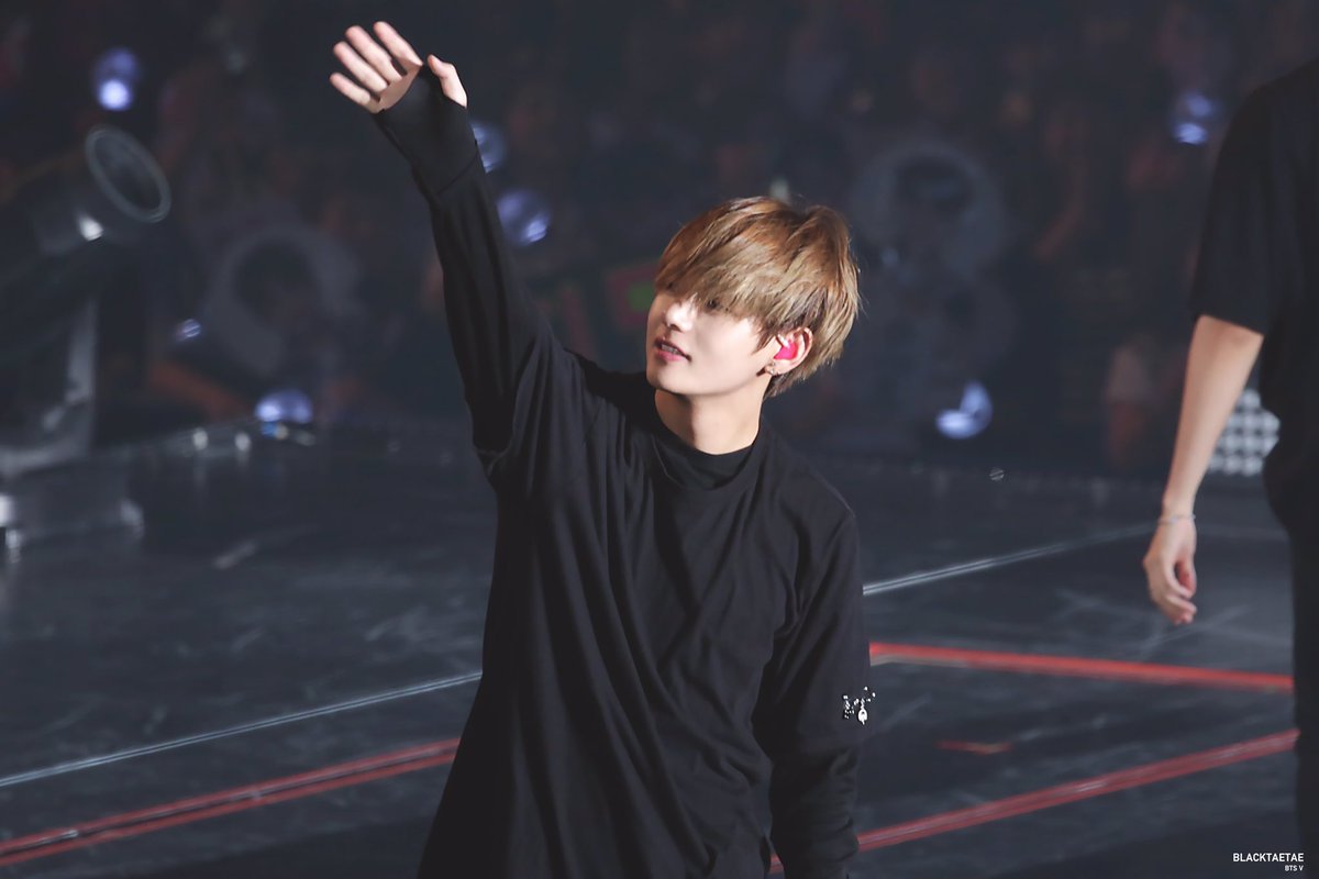 ProudofBaby's tweet photo. Tớ thương cậu, thương cậu nhiều lắm. Mỗi ngày lại thấy thương nhiều hơn. Cậu biết k cậu phải hạnh phúc thì tớ mới có thể hạnh phúc được nên tớ mong là Taehyung của tớ sẽ luôn hạnh phúc nhé. Thương cậu https://t.co/S4sTtPgGwp