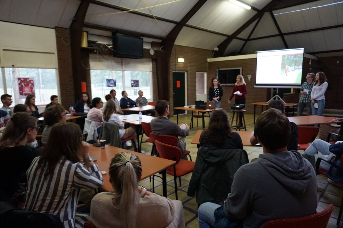 AvdSUtrecht's tweet photo. JongGras Utrecht is afgesloten met een knallende eindbijeenkomst bij Sportpark #Vechtzoom. Dit jaar zijn 24 sportaanbieders overdonderd en hebben meer dan 90 studenten CMD @HU_Utrecht bijgedragen aan de #sport in de stad. 💪^JS
#studenten #Utrecht #impact #communicatie @VSUONMN https://t.co/tK5XeV2aVi