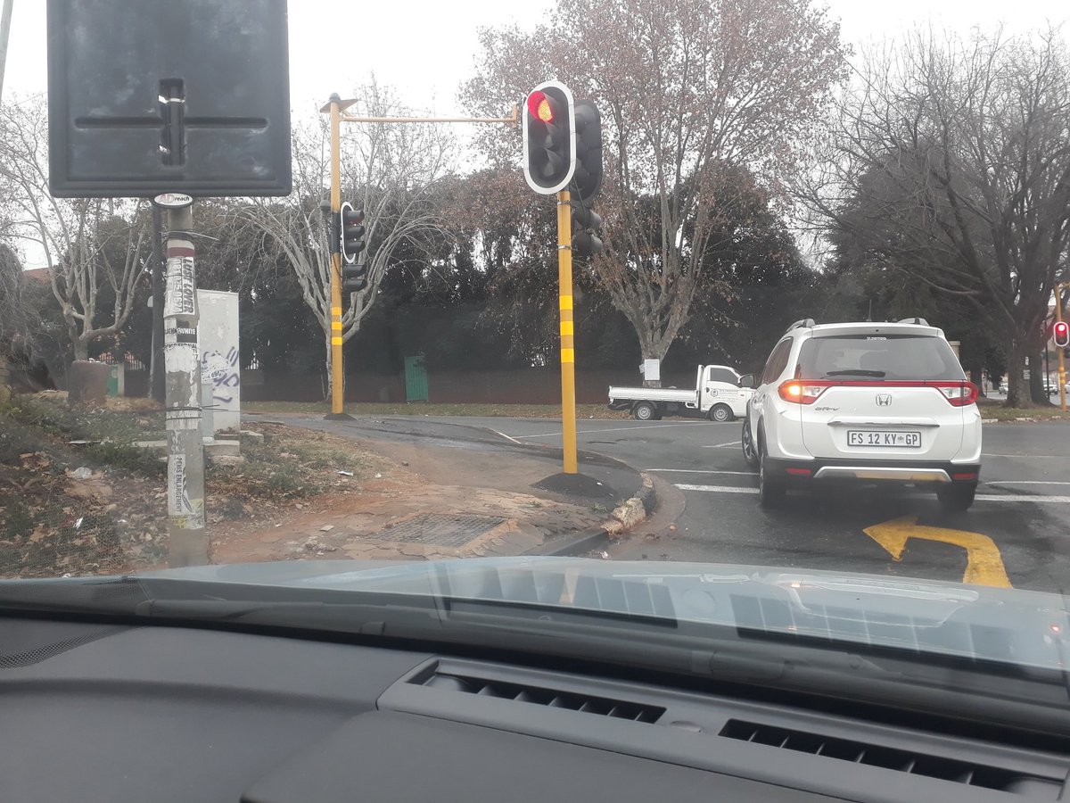 ConsensioMarket's tweet photo. @CityofJoburgZA corner Marcia and Queens has been like this for three days already! #WaterCrisis https://t.co/sNHmITvPh7