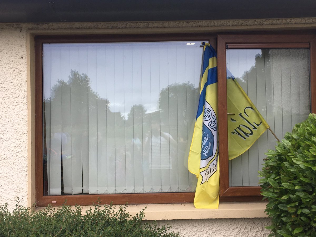 Parteen_School's tweet image. Mr. Hickey is losing the plot! 😆 #ClareVLimerick #SchoolOnTheBorder #GAA