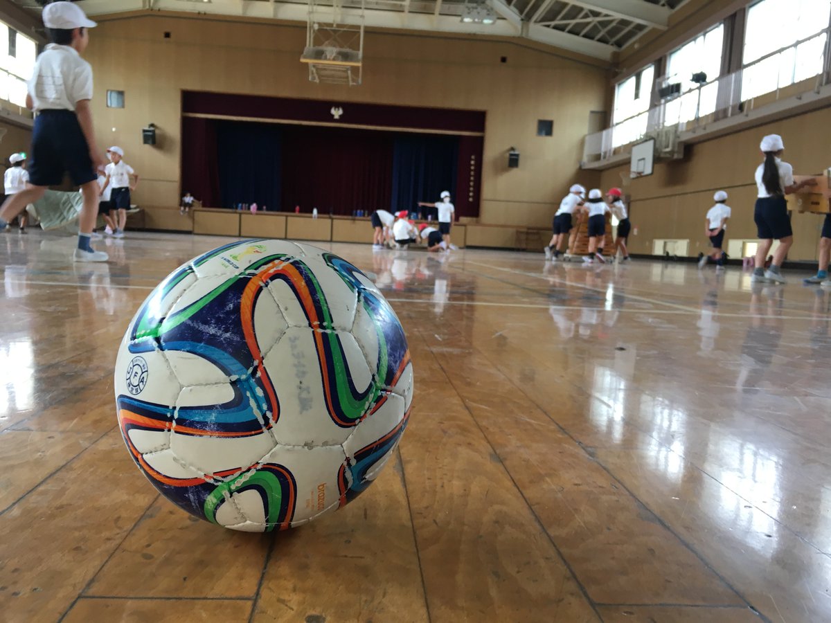 シュライカー大阪 Twitter ನಲ ಲ トップアスリート小学校ふれあい事業 大阪市立大宮小学校にてシュライカー大阪 永井義文 クラブアンバサダー と安部貴生己選手 サテライト が トップアスリート小学校ふれあい事業 を実施しました Https T Co