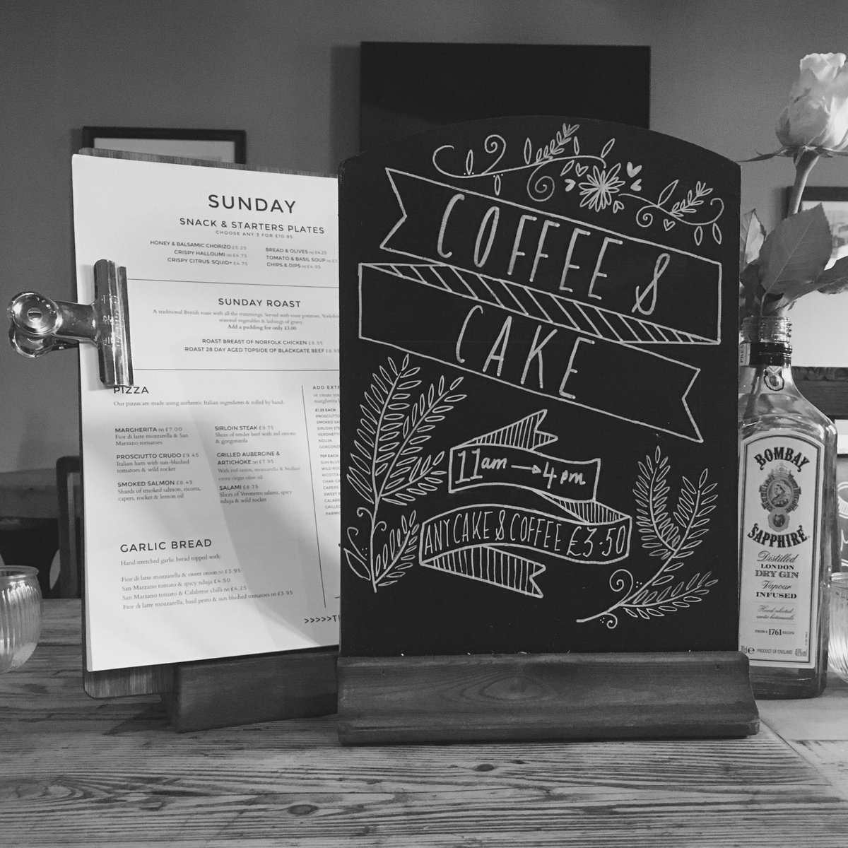 Sign_IT_UK's tweet photo. If you are a local restaurant or coffee shop looking to update your menu and blackboards, contact us about our new free hand chalk drawing services. 
#freehand | #chalkwriting | #chalkboard | #menudesign | #menu https://t.co/kwh45CQKLn