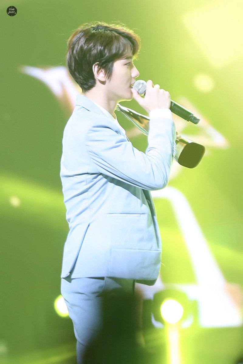 baeks_butt tweet picture