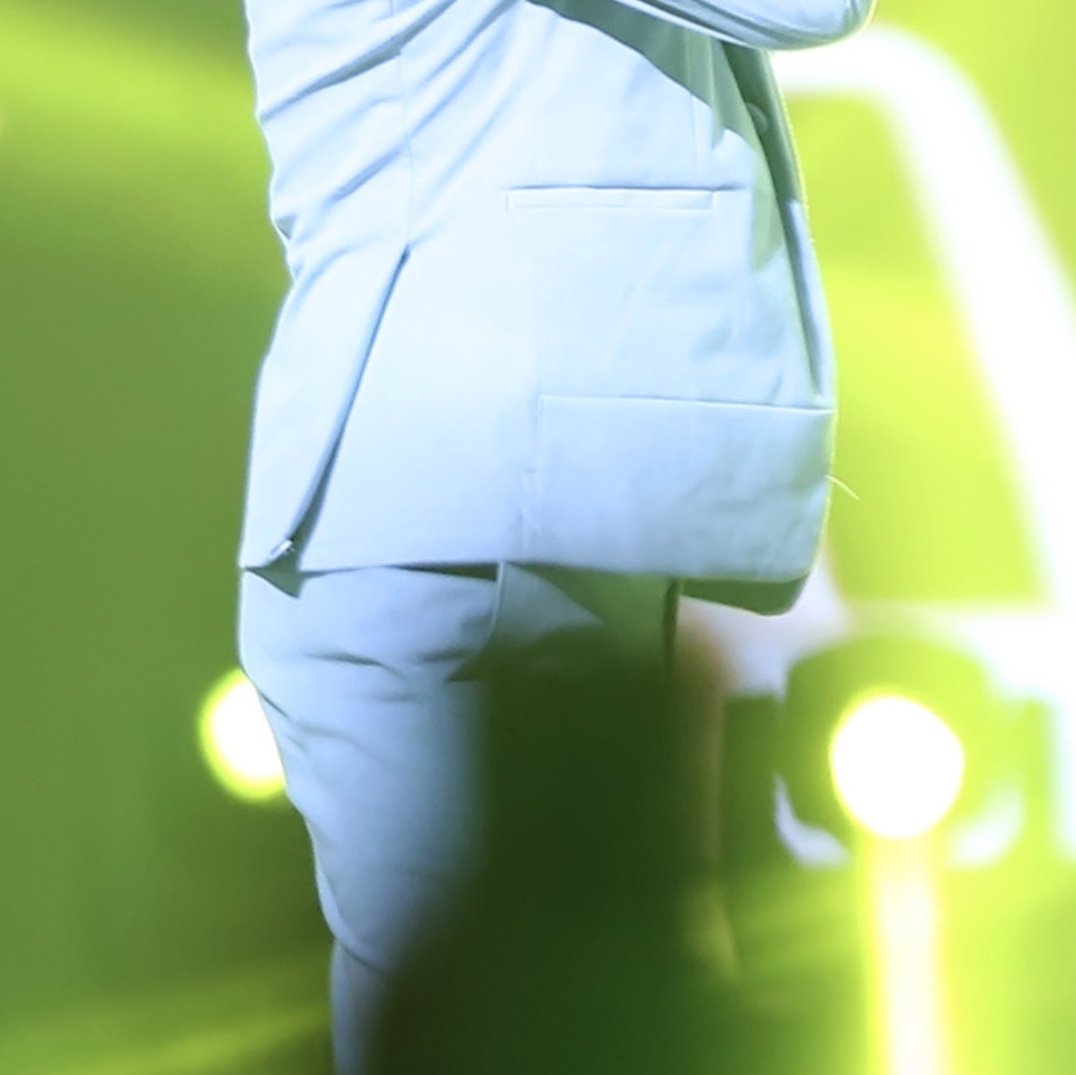 baeks_butt tweet picture