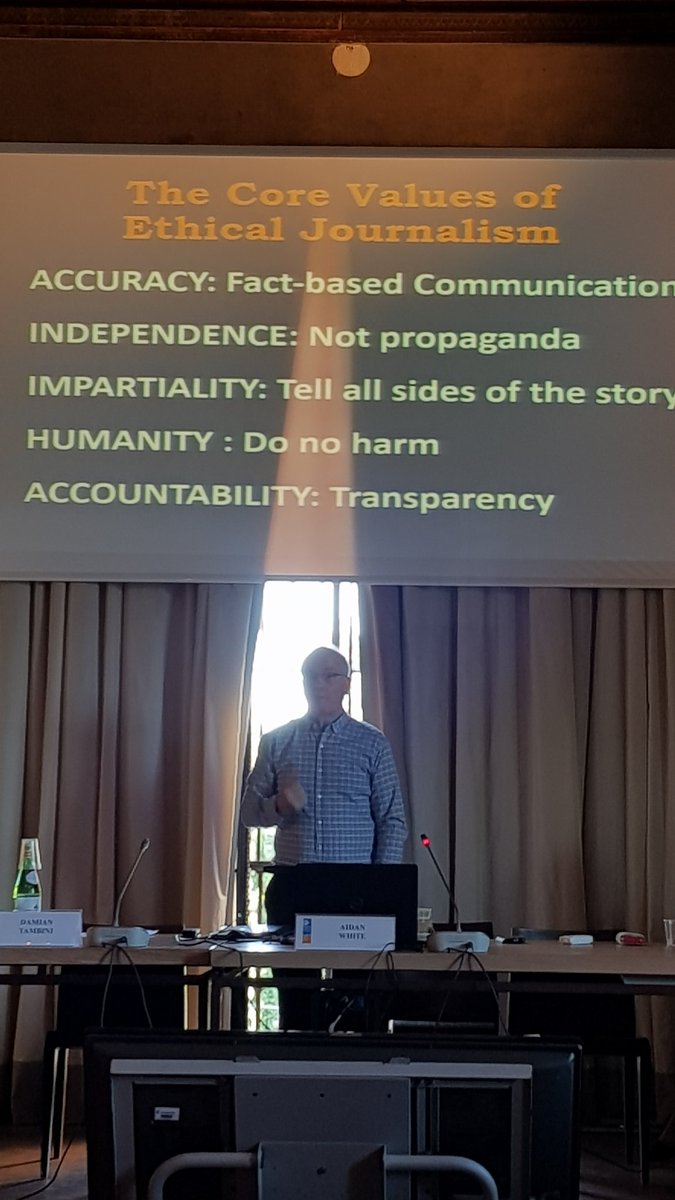 muendges's tweet photo. A gentle reminder w @aidanpwhite #cmpf18 #journalism #mediaethics https://t.co/cOaZK7YmzJ